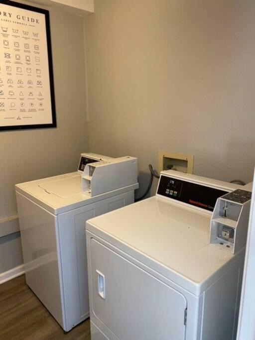 The Mary Lou - 2 Bedroom Apt In Quilt Town, Usa Hamilton Exteriör bild
