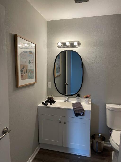 The Mary Lou - 2 Bedroom Apt In Quilt Town, Usa Hamilton Exteriör bild