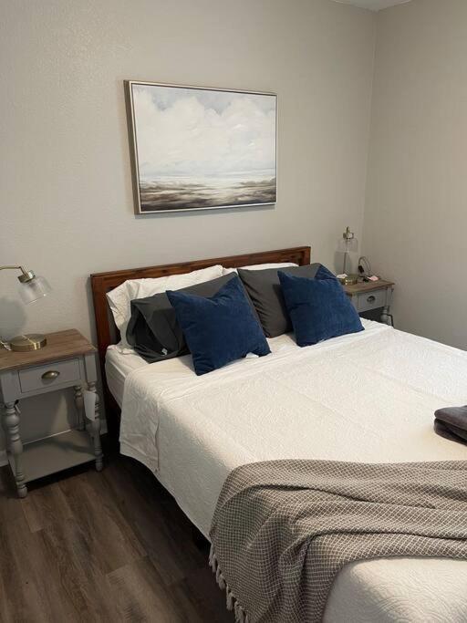 The Mary Lou - 2 Bedroom Apt In Quilt Town, Usa Hamilton Exteriör bild
